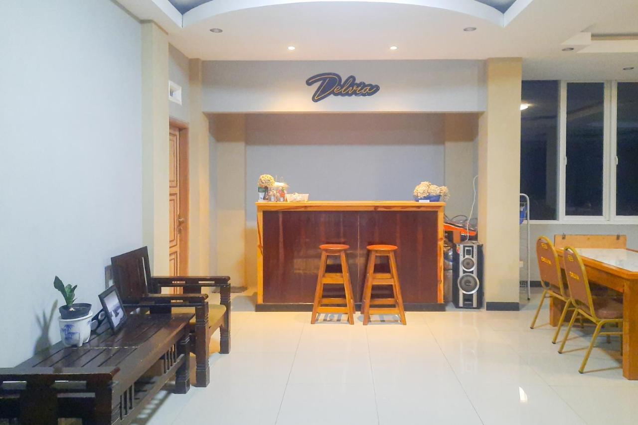 Delvia Bromo Homestay Mitra Reddoorz باسوروان المظهر الخارجي الصورة